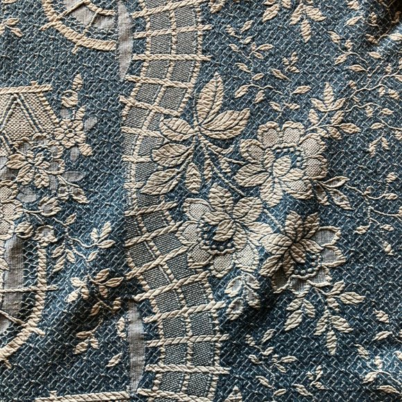 Vintage 1934 Bedspread Coverlet Scalloped Edges 8x6 ft Reversable - Picture 7 of 9